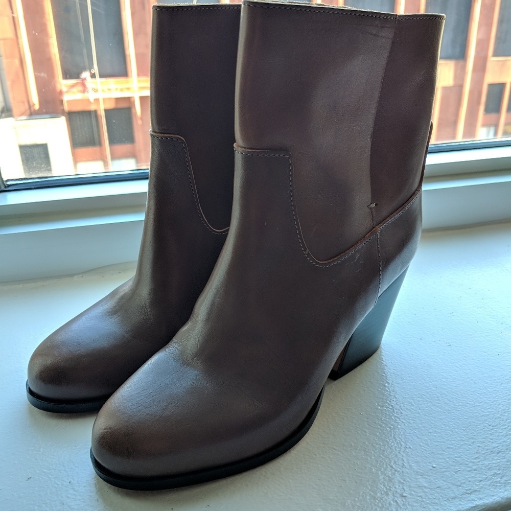 Margiela brown low pull on boots 37